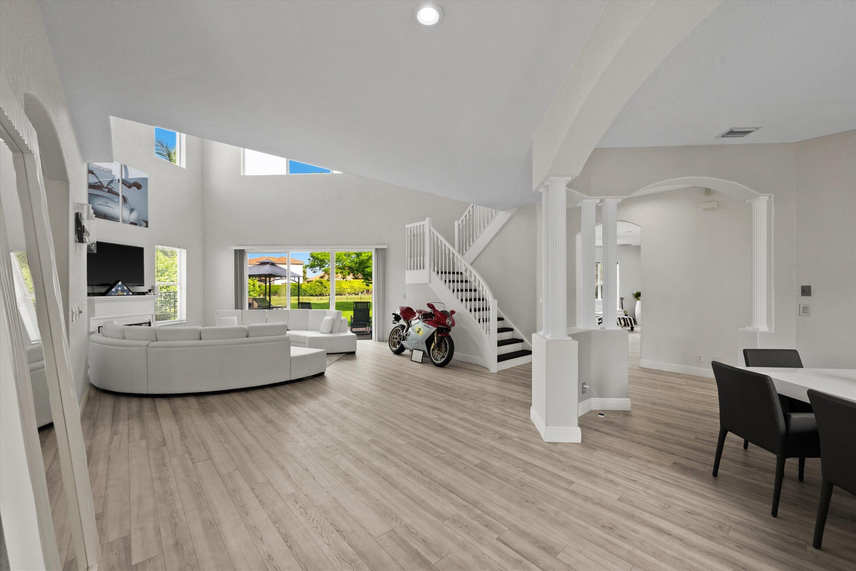 1215 Creekside Drive