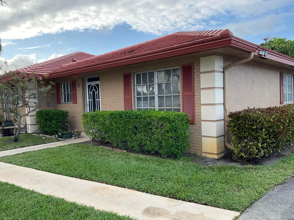 Photo of 1473 SW 27th Avenue #1e, Boynton Beach, FL 33426 (MLS # B26010653)