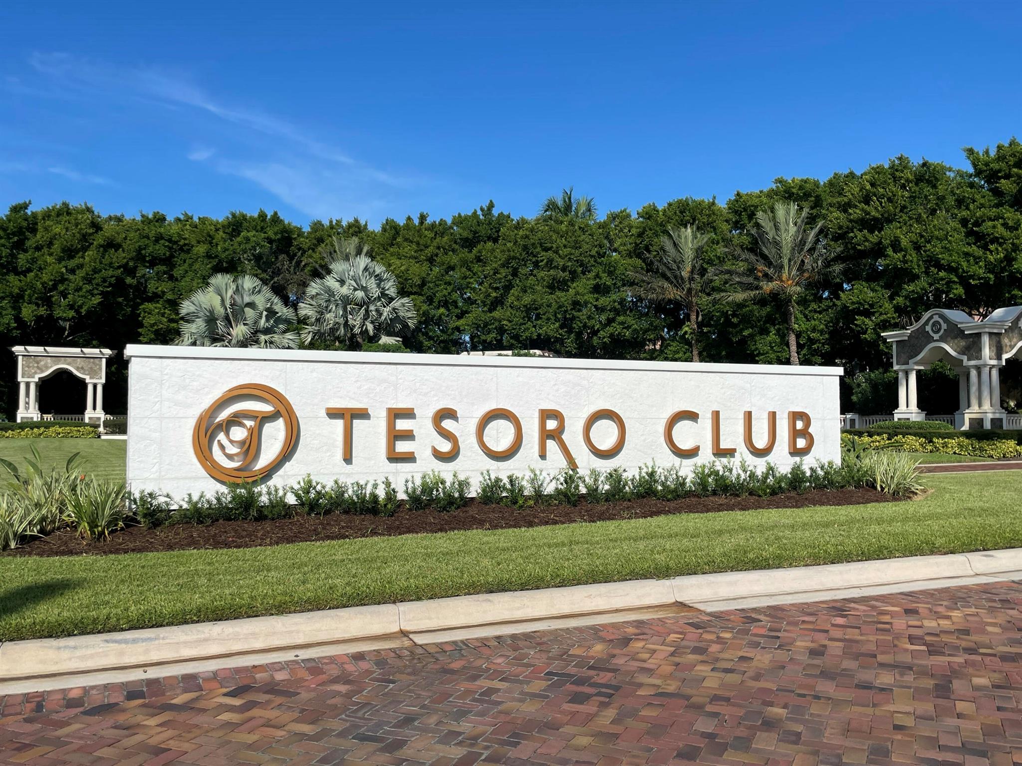 Situated within the gated golf community of Tesoro, this building site is surrounded by a spring-fed freshwater lake, making it the perfect location to build your next home. As the property owner, you have the option to select a builder approved by the Tesoro Club to create your custom home. Tesoro has updated its design guidelines to allow for a variety of exterior styles, including Transitional, West Indies, Coastal Modern, & others. Additionally, you may choose to join the club as a voluntary member. Club amenities include an Arnold Palmer-designed 18-hole golf course, 9 Har-Tru tennis courts, 11 pickleball courts, a Junior Olympic-size lap pool, a day spa, fitness facilities, & two private dining venues.
