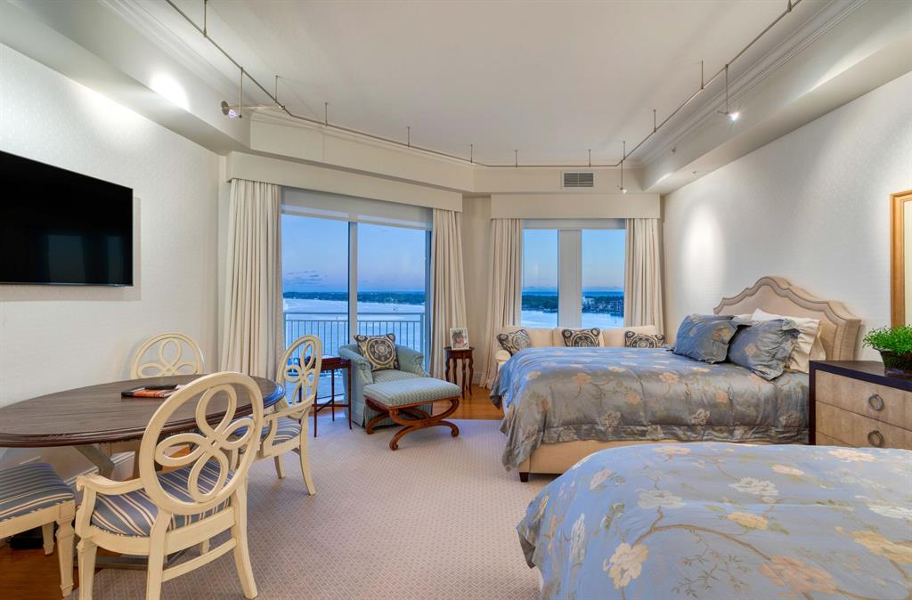 ONE WATERMARK PLACE OF THE PALM BEACHES - Residential