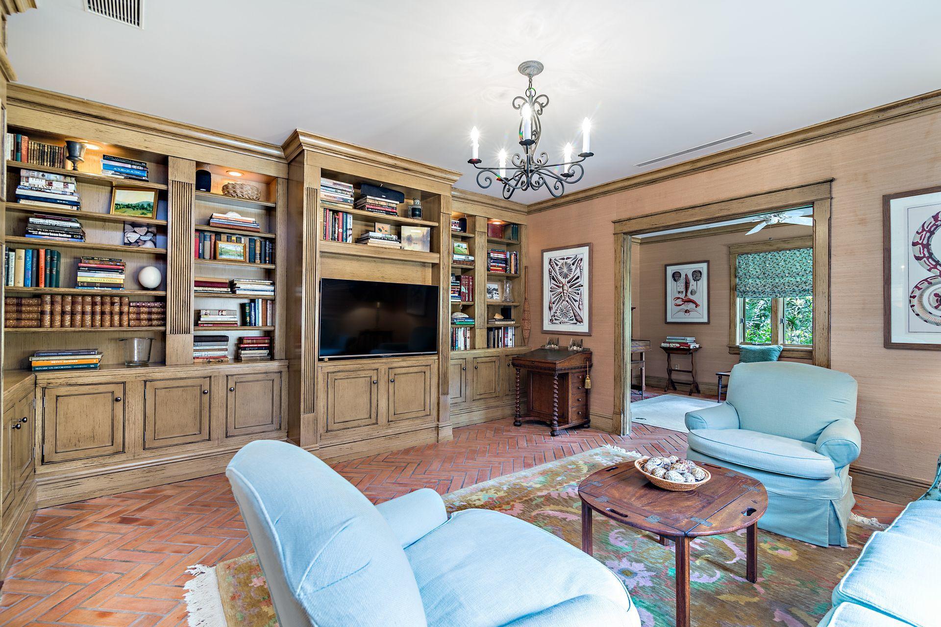 S/D OF 10-44-43, GOV LTS 1, 2 & 3 - Residential