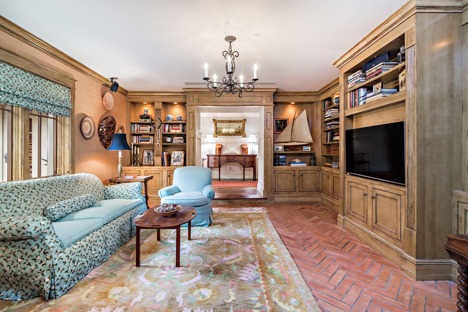 S/D OF 10-44-43, GOV LTS 1, 2 & 3 - Residential