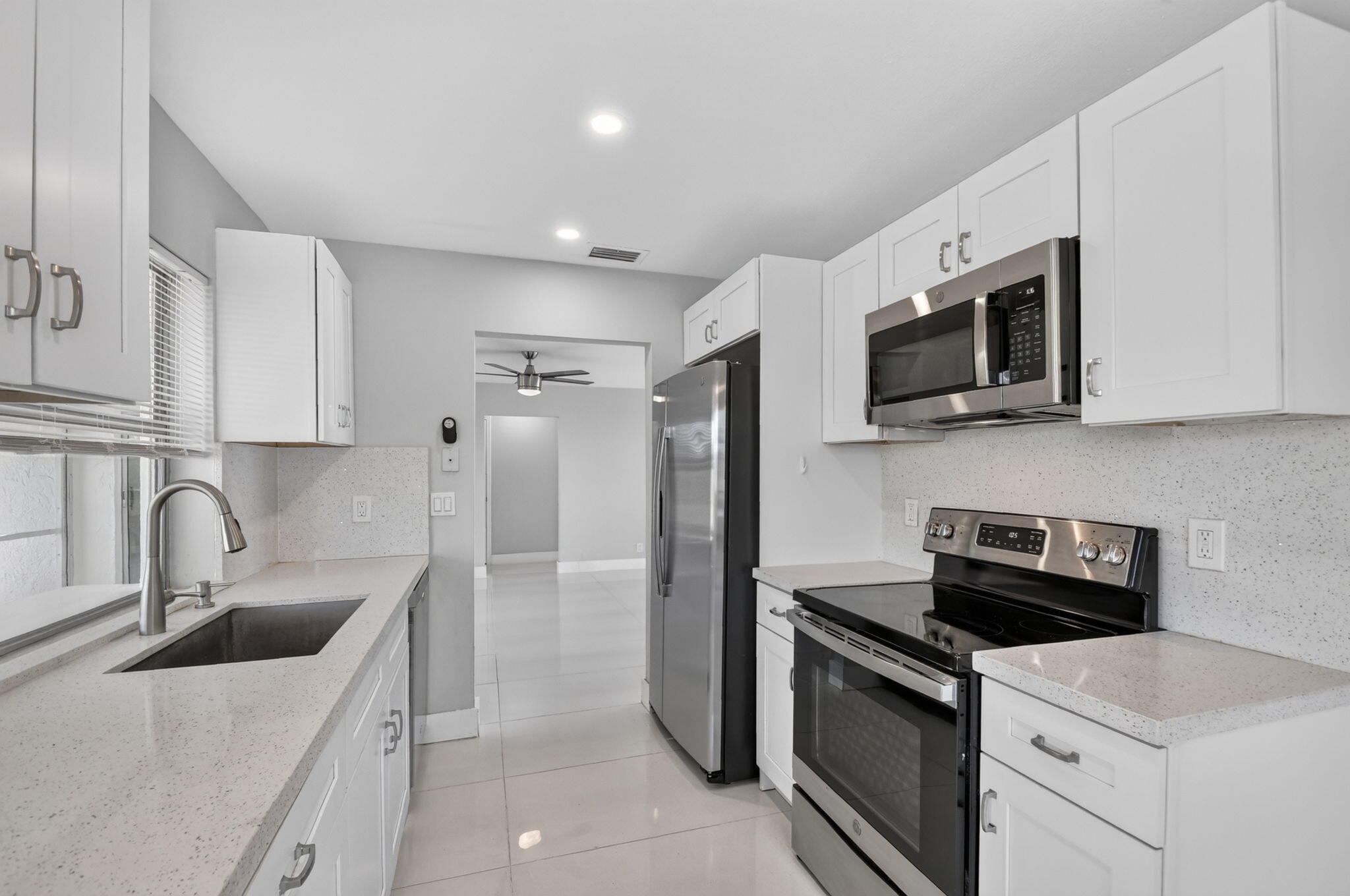 View photos, virtual tours, details... 1404 SW 22nd Avenue