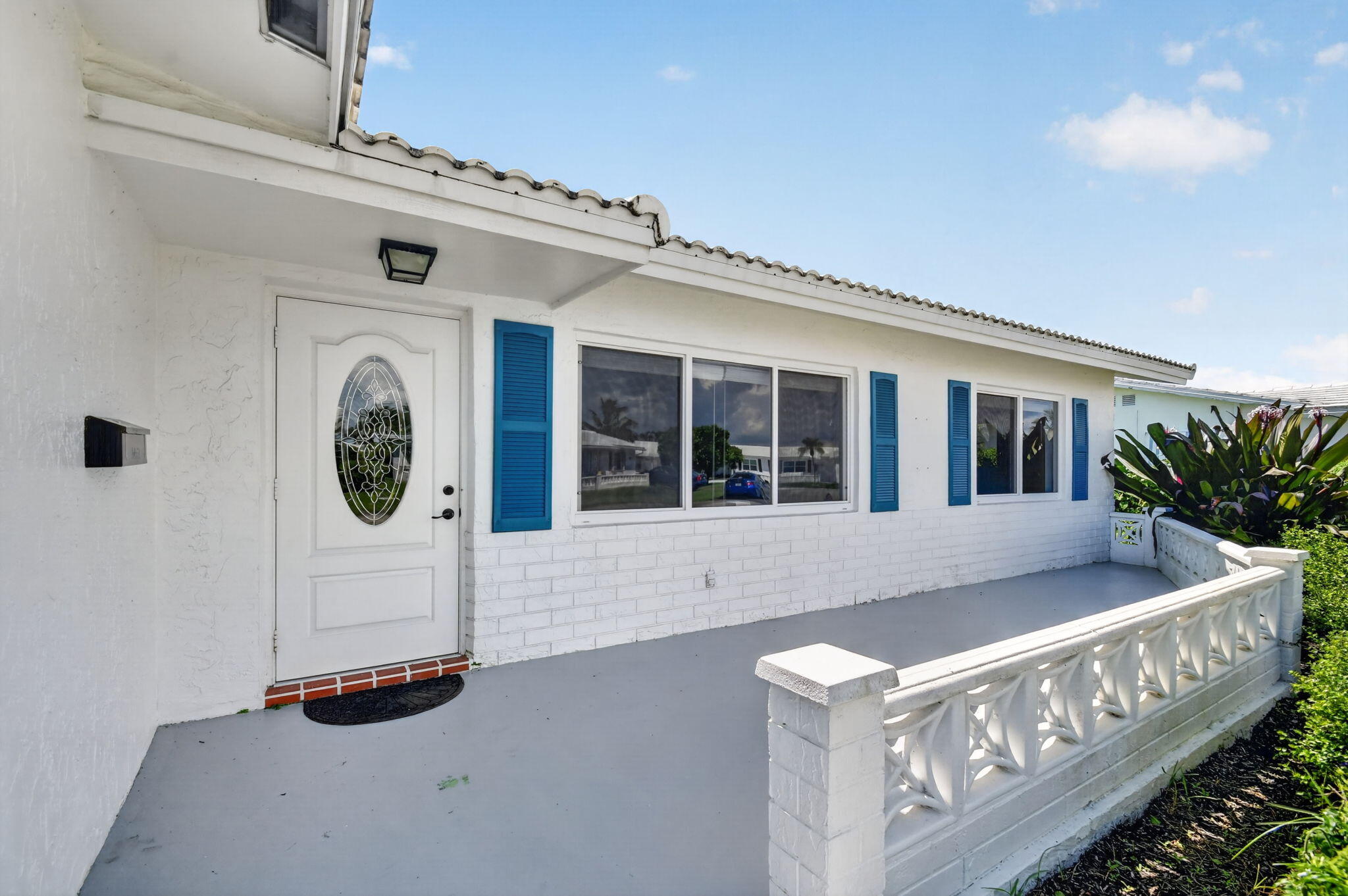 View photos, virtual tours, details... 1404 SW 22nd Avenue