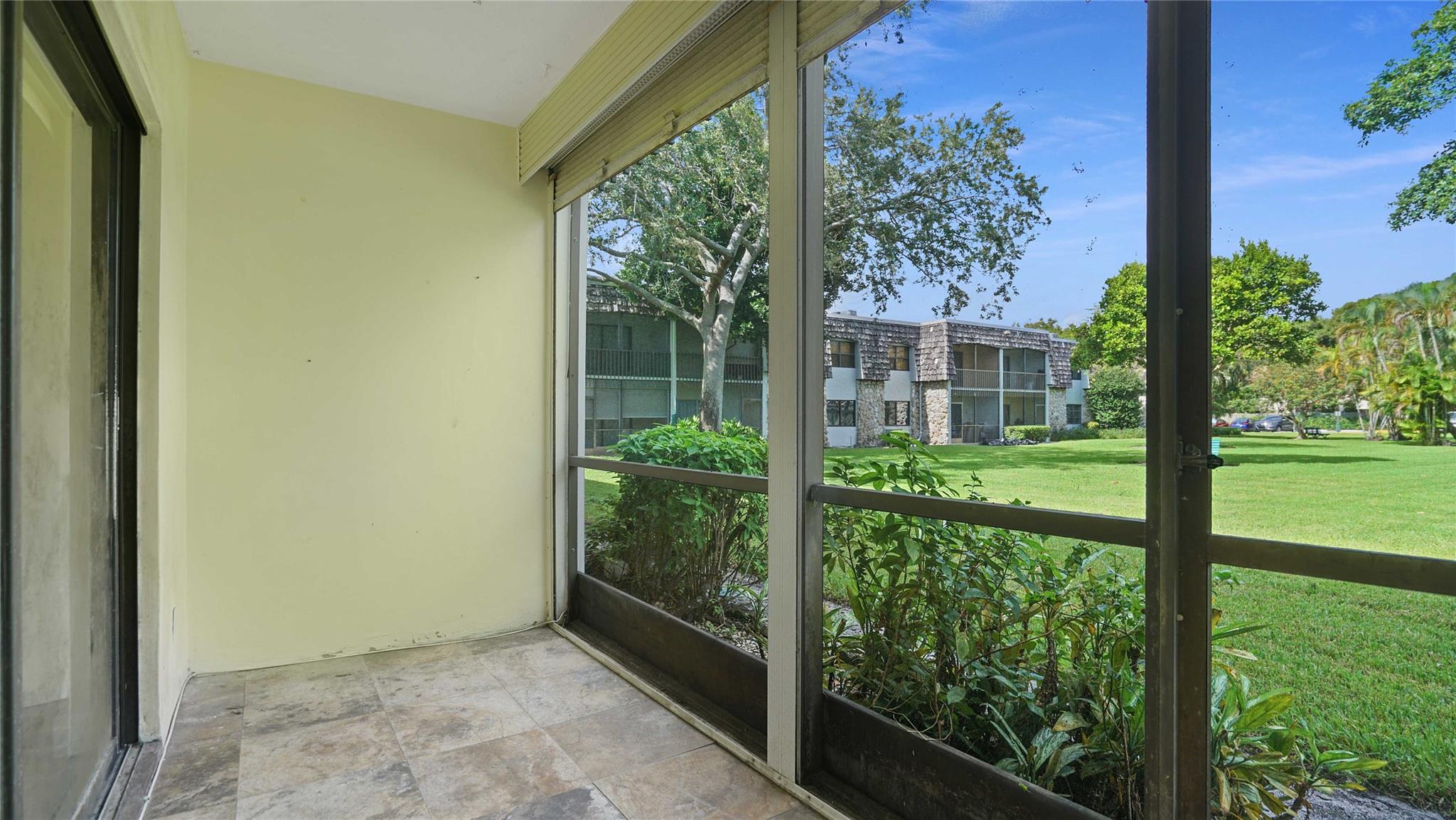 OAKLAND SHORES - Residential Lease