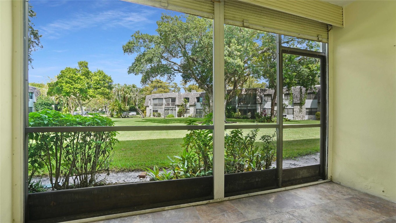 OAKLAND SHORES - Residential Lease