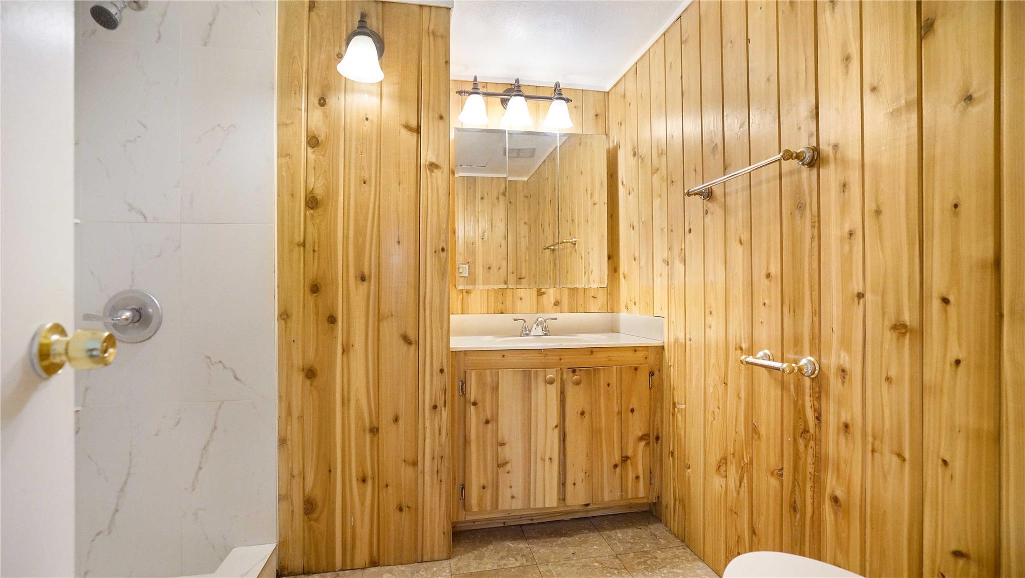 OAKLAND SHORES - Residential Lease