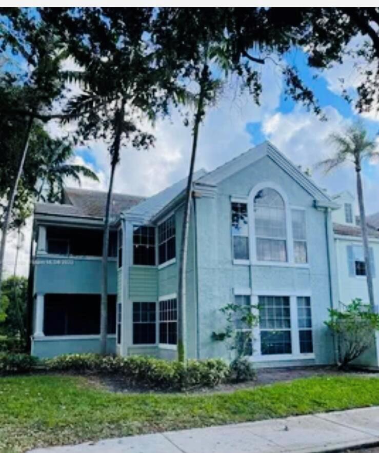 Top floor corner with parking directly in front. spacious and stylish open concept with washer and dryer in the unit. Tile in main area and laminate in bedrooms for allergy free living! serene lake view from the porch. Great amenities include pool jacuzzi, clubhouse, tennis and gym. Close to Downtown Delray and Beaches and tons of shopping and resataURANTS