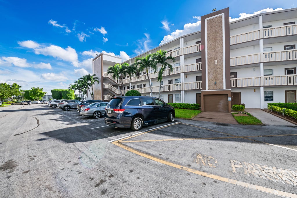Photo of 2025 GUILDFORD B, Boca Raton, FL 33434 (MLS # B26087077)