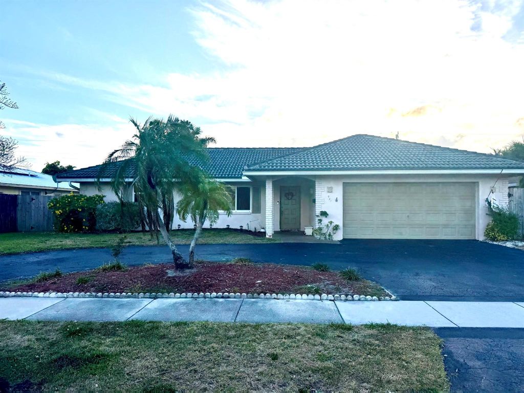 Photo of 921 SW 11th Terrace, Boca Raton, FL 33486 (MLS # R11111755)