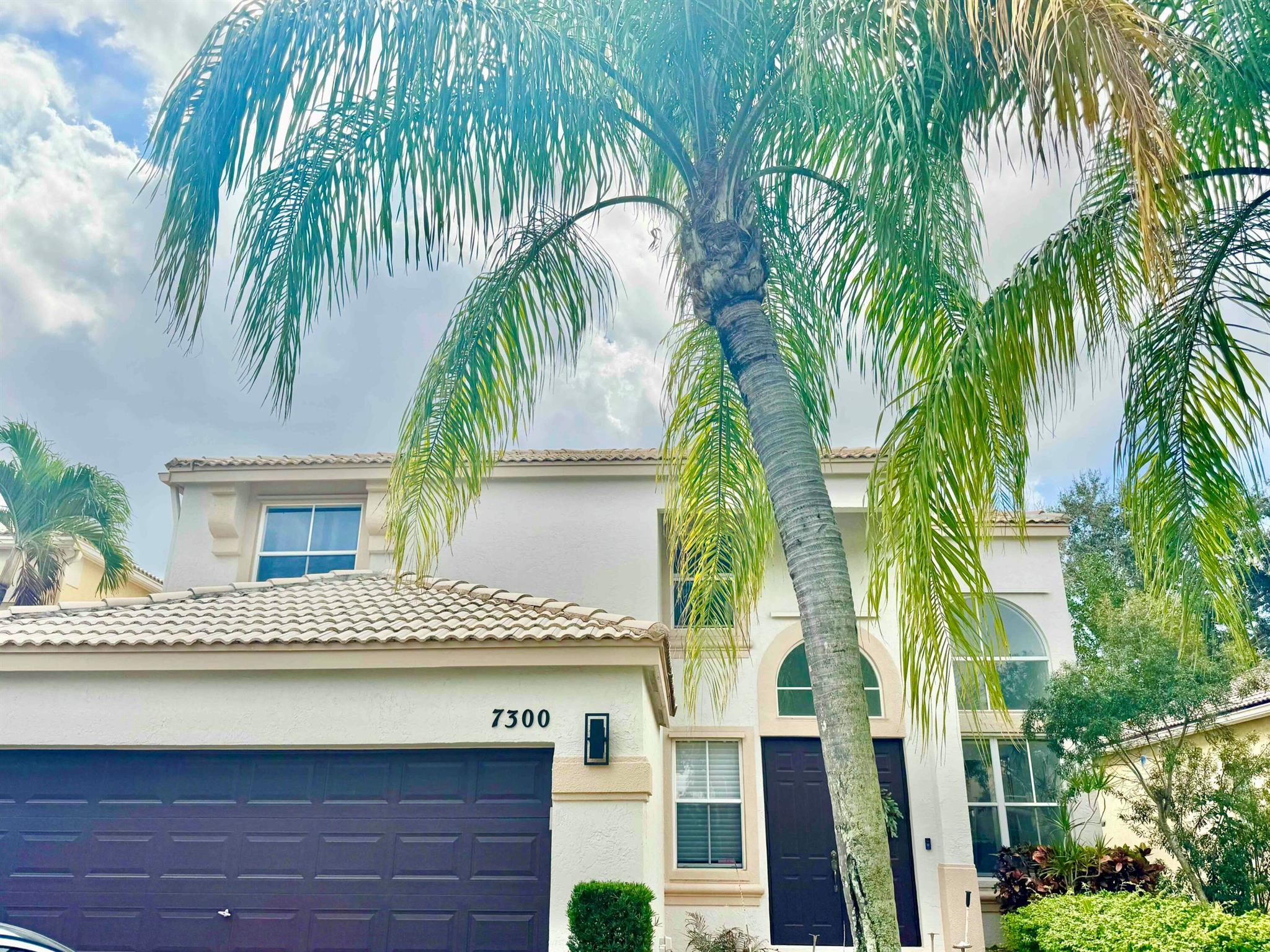 Spacious 5BD/3BA home in sought-after Smith Farm! Only FIRST & SECURITY to move in! Huge backyard, 2-car garage, updated bathrooms, laminate flooring, and large primary suite w/ walk-in closet. Stainless steel appliances + full-size washer/dryer. Cable & Internet INCLUDED! AC only 1 yr old. Gated community w/ A+ rated schools, resort-style pool, basketball & baseball fields, clubhouse, and more. Family & pet friendly with events & food trucks. Don't miss out--move in today!
