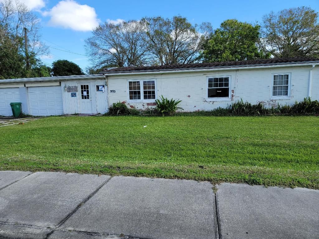 Photo of 3176 S 25th Street, Fort Pierce, FL 34981 (MLS # R10946029)