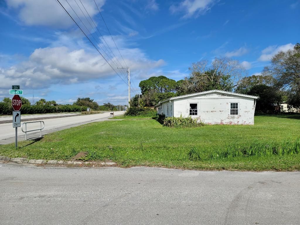 Photo of 3176 S 25th Street, Fort Pierce, FL 34981 (MLS # R10946029)
