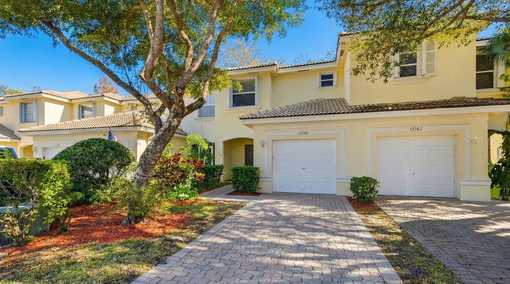 Photo of 13380 Georgian Court, Wellington, FL 33414 (MLS # R11162123)