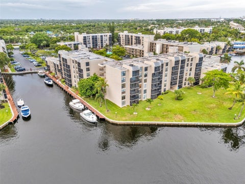 Photo of 7 Royal Palm Way, Boca Raton, FL 33432 (MLS # B26023262)