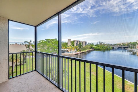 Tiny photo for 7 Royal Palm Way, Boca Raton, FL 33432 (MLS # B26023262)