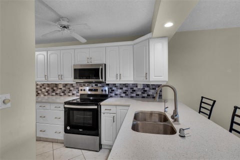 Tiny photo for 7 Royal Palm Way, Boca Raton, FL 33432 (MLS # B26023262)