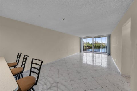 Tiny photo for 7 Royal Palm Way, Boca Raton, FL 33432 (MLS # B26023262)