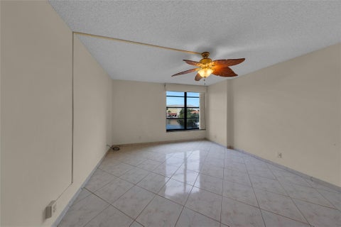 Tiny photo for 7 Royal Palm Way, Boca Raton, FL 33432 (MLS # B26023262)
