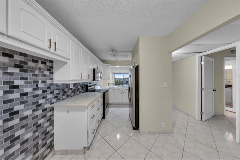 Tiny photo for 7 Royal Palm Way, Boca Raton, FL 33432 (MLS # B26023262)