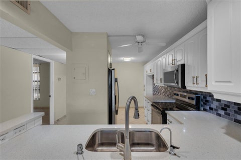 Tiny photo for 7 Royal Palm Way, Boca Raton, FL 33432 (MLS # B26023262)