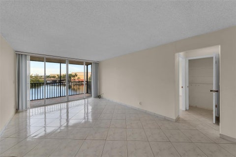 Tiny photo for 7 Royal Palm Way, Boca Raton, FL 33432 (MLS # B26023262)