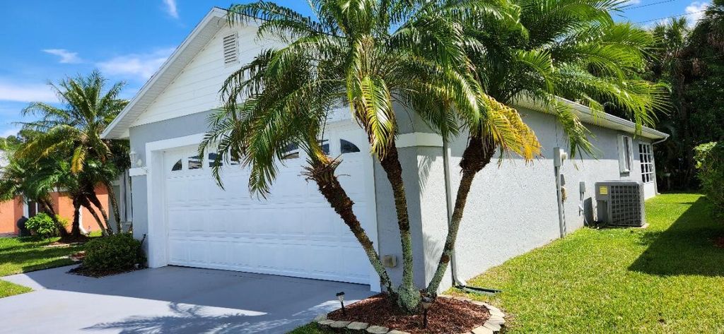 Photo of 6229 Alexandria Circle, Fort Pierce, FL 34982 (MLS # R10975934)