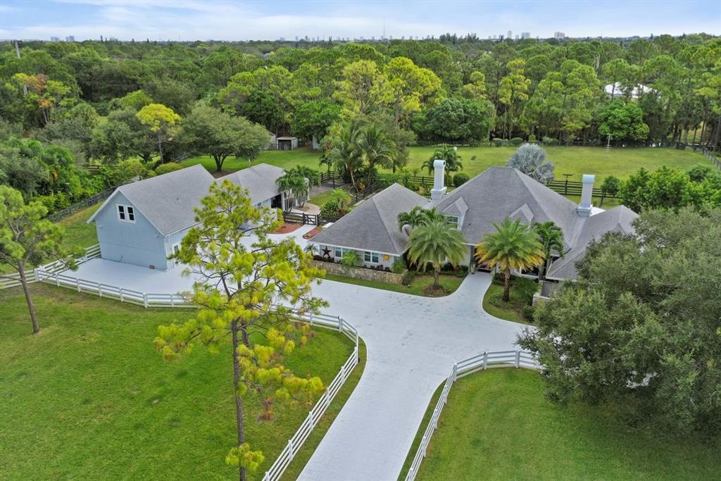 Photo of 8244 Nashua Drive, Palm Beach Gardens, FL 33418 (MLS # R10695444)