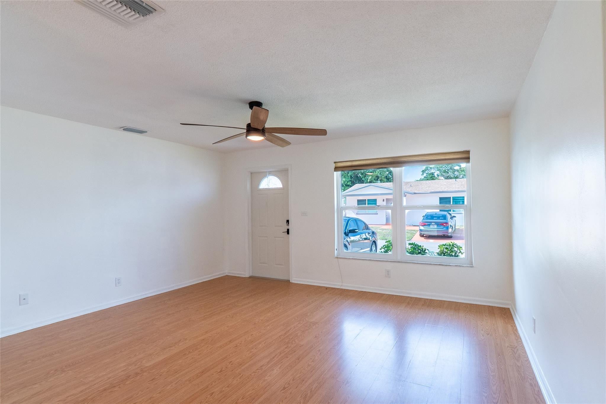 4714 NW 44th Street, Tamarac, FL, 33319/$269,900 3 4714 NW 44th Street