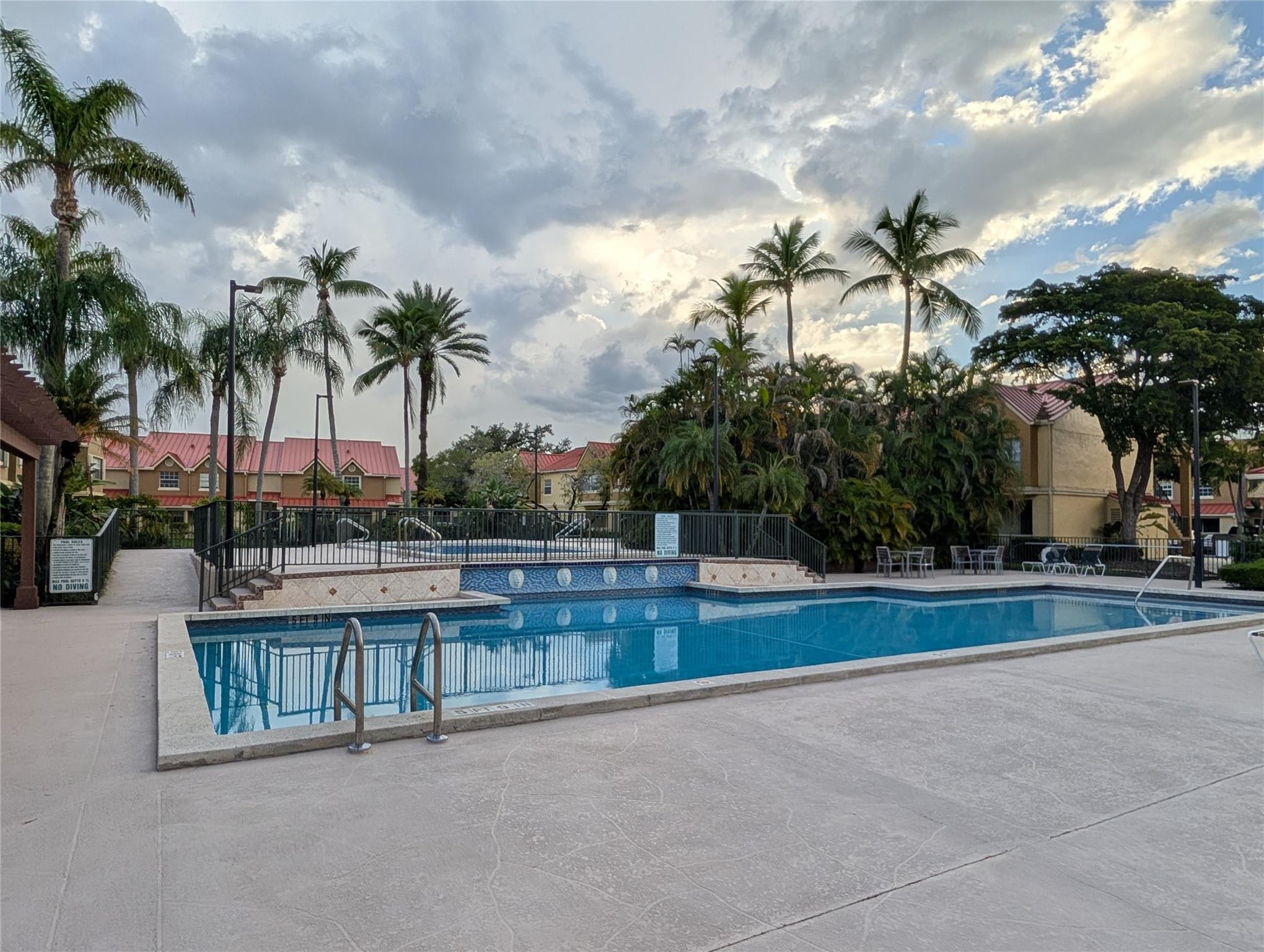 La Hacienda Country Club/ - Residential Lease