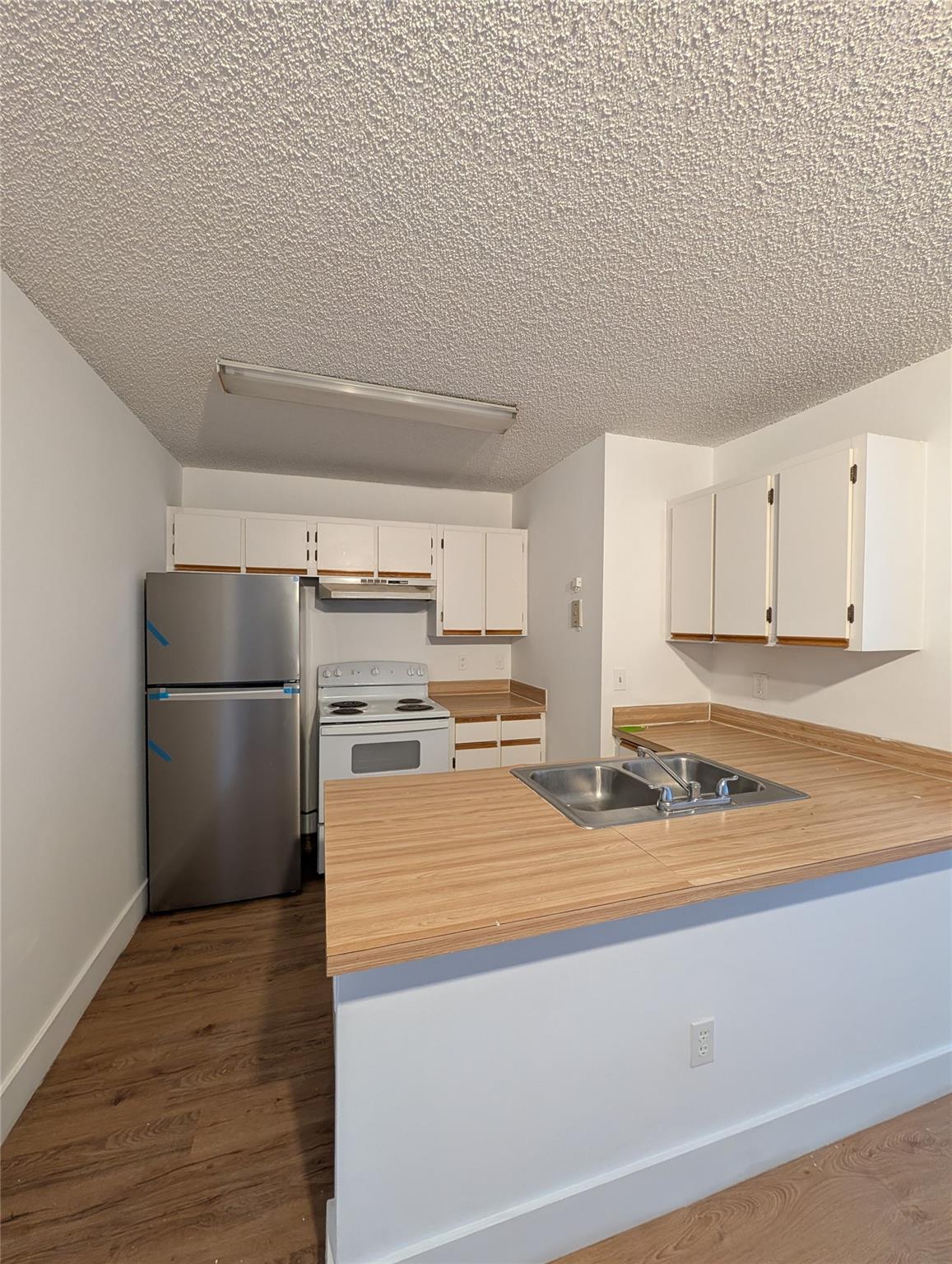 La Hacienda Country Club/ - Residential Lease