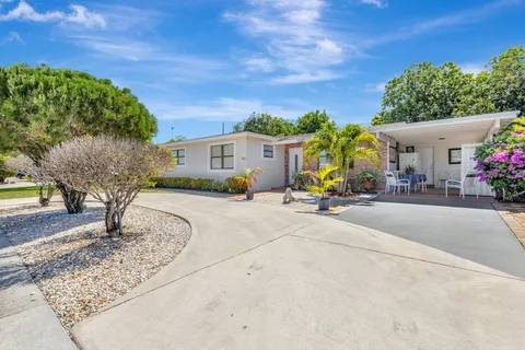 2425 S Florida Mango Road, West Palm Beach, FL MLS: R11092077