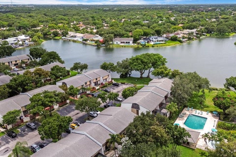Tiny photo for 3015 Oaktree Lane #Unit 277, Hollywood, FL 33021 (MLS # B26048123)