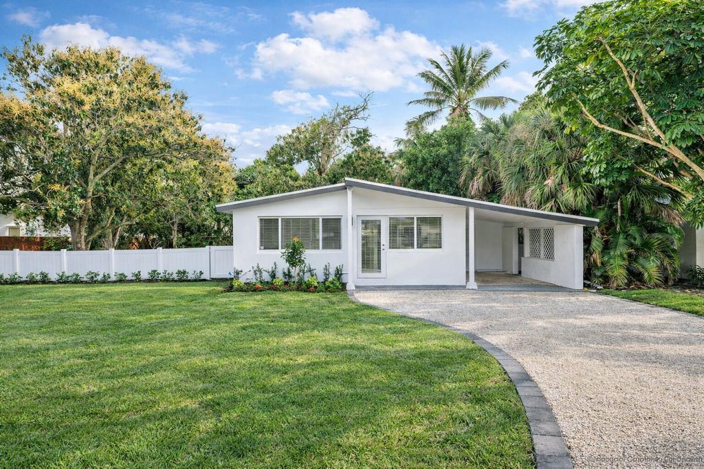 Photo of 474 Enfield Street, Boca Raton, FL 33487 (MLS # B26003127)