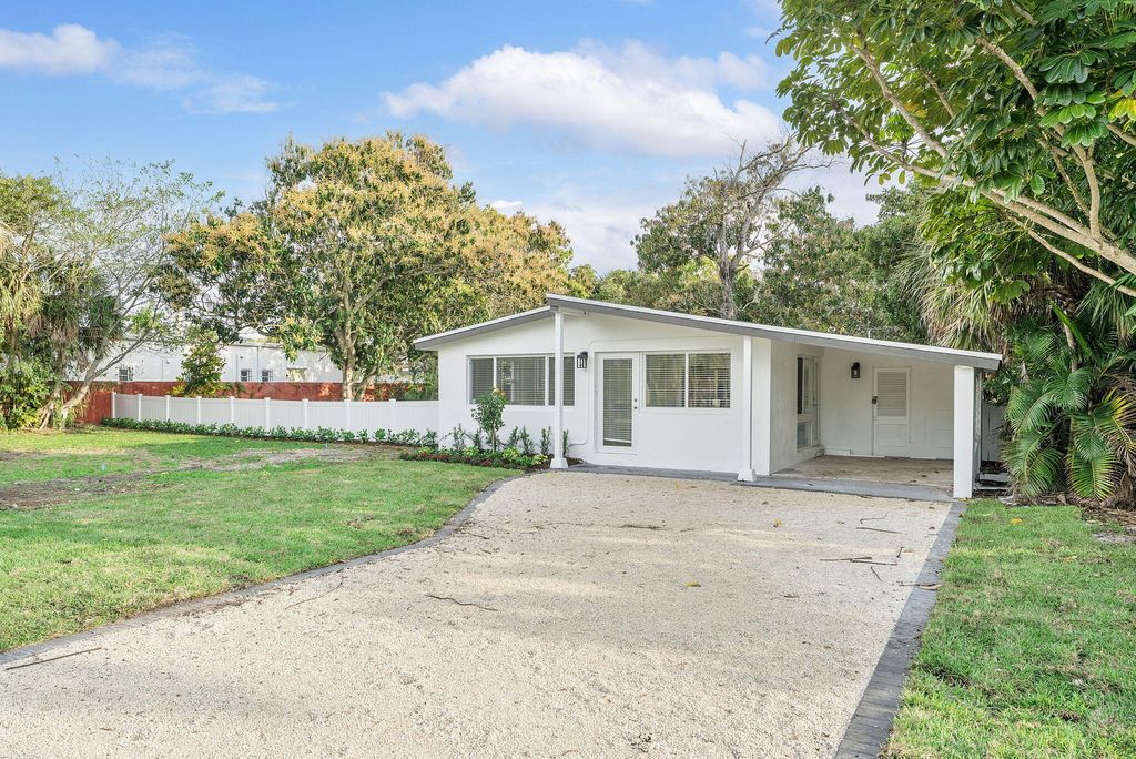 Photo of 474 Enfield Street, Boca Raton, FL 33487 (MLS # B26003127)