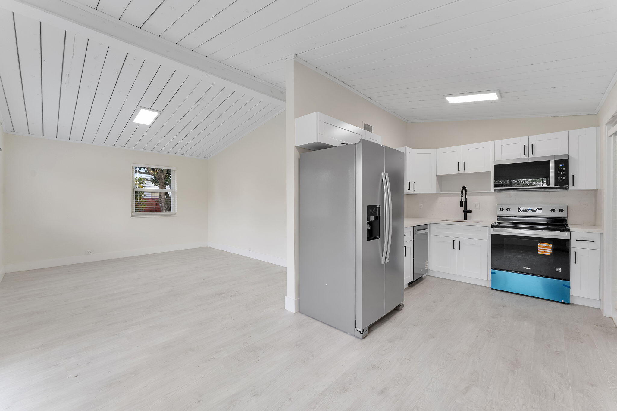 DELRAY MNR - Residential Lease