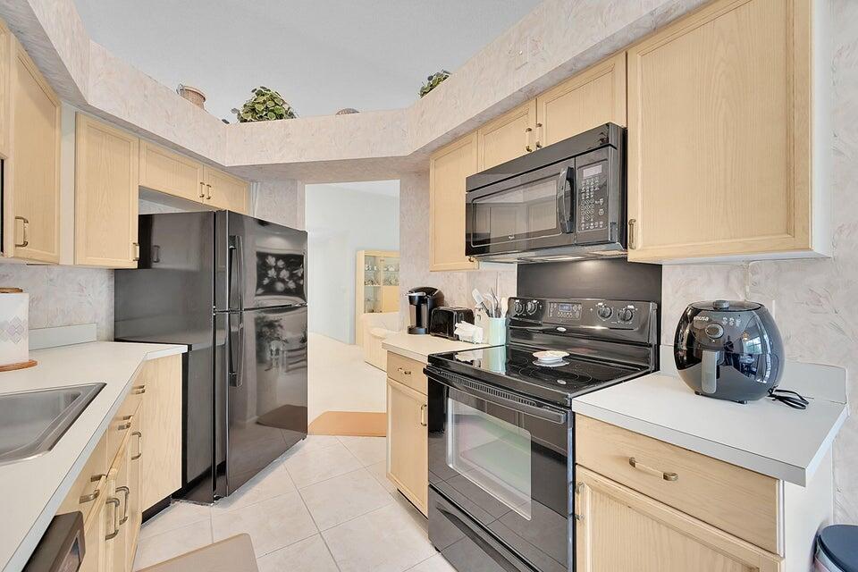 FAIRWAYS AT SOMERSET COND - Residential Lease