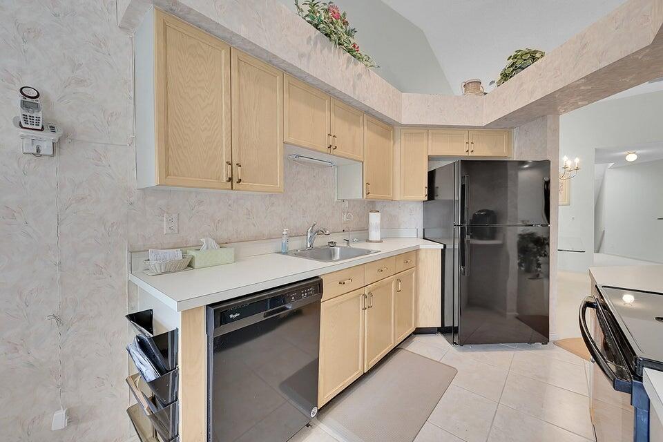FAIRWAYS AT SOMERSET COND - Residential Lease