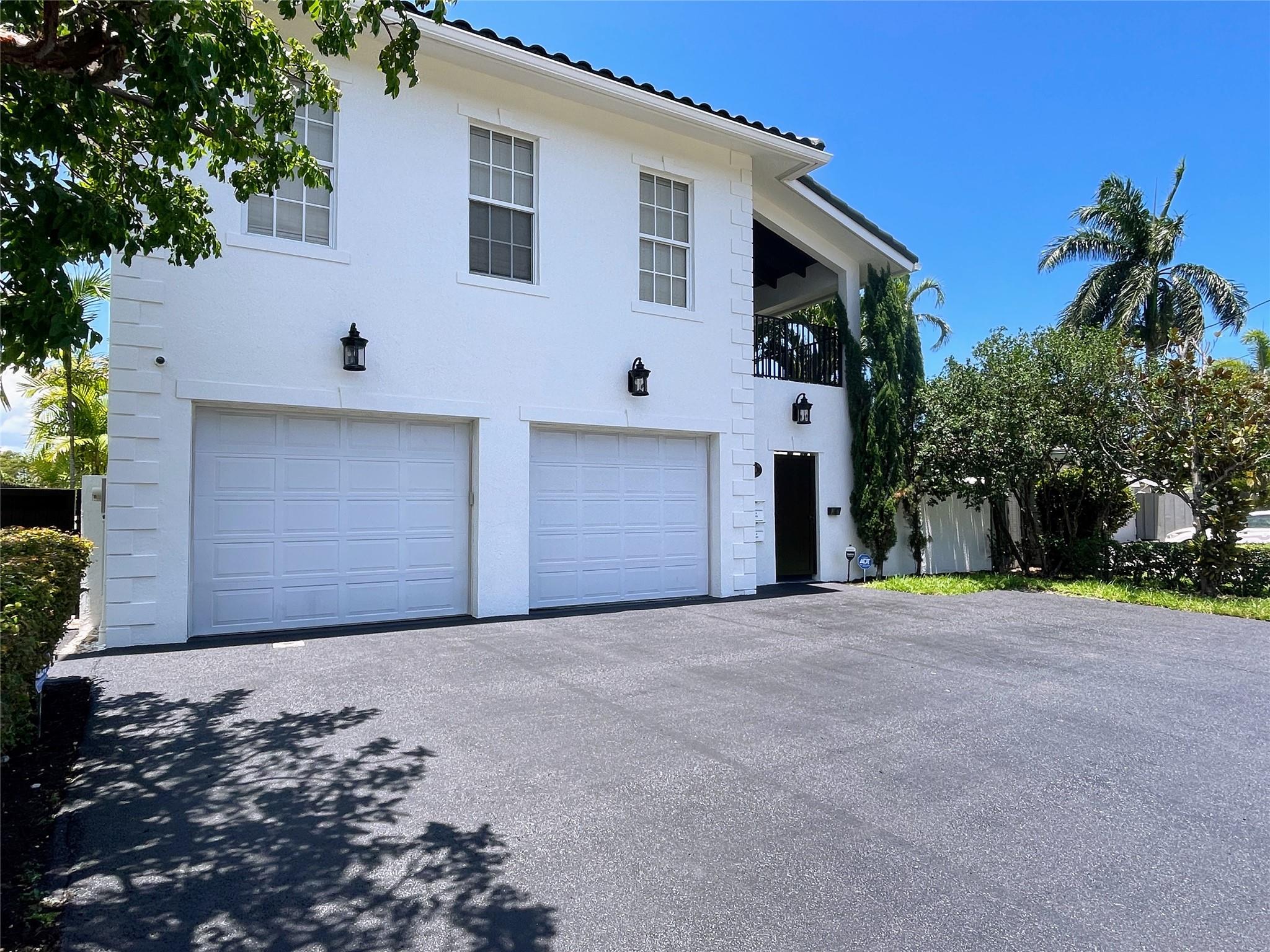 Welcome to the “Casa Del Rio” a truly rare offering located on Fort Lauderdale’s picturesque Middle River. Built in 2006, this 3,800sq/ft 3 bedroom 3.5 bathroom home offers a unique “hybrid” living experience with two living units split between the upstairs and downstairs. Downstairs is an incredibly maintained 1 bed 1.5 bath unit with high ceilings, a full kitchen, and its own laundry room. The upstairs has 2 beds 2 baths and is truly a work of Art with beautiful Victorian crown modeling, fireplace, high ceilings, and kitchen with top of the line finishes. Nestled on The Middle River, the back yard features a sparkling pool, brick pavers, and private dock that makes it its own tropical oasis. Minutes from Wilton Manors, pristine beaches, and downtown Fort Lauderdale. READ BROKER REMARKS