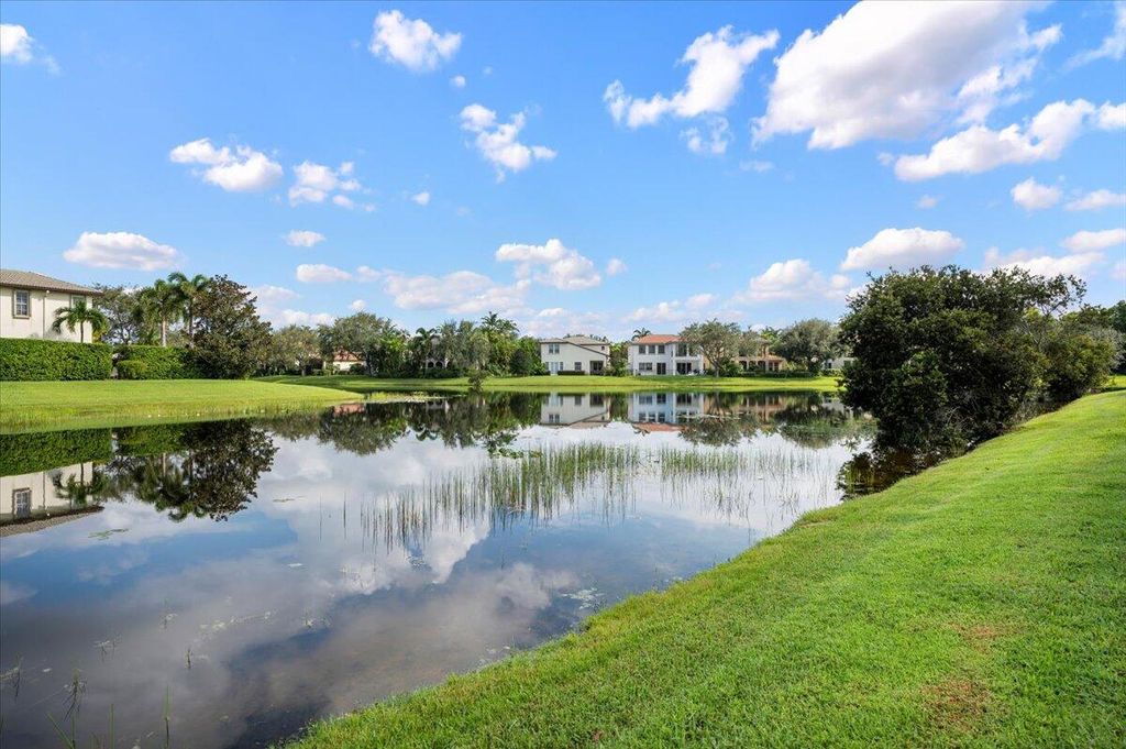 Photo of 657 Castle Drive, Palm Beach Gardens, FL 33410 (MLS # R11019243)