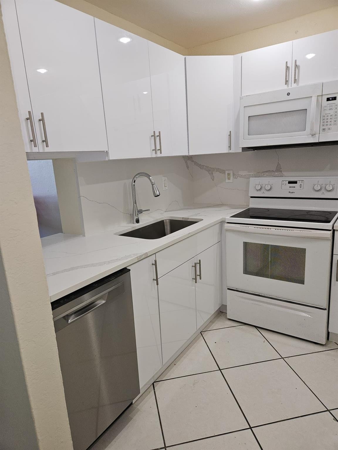 WESTLAND GARDENS CONDO - Residential Lease