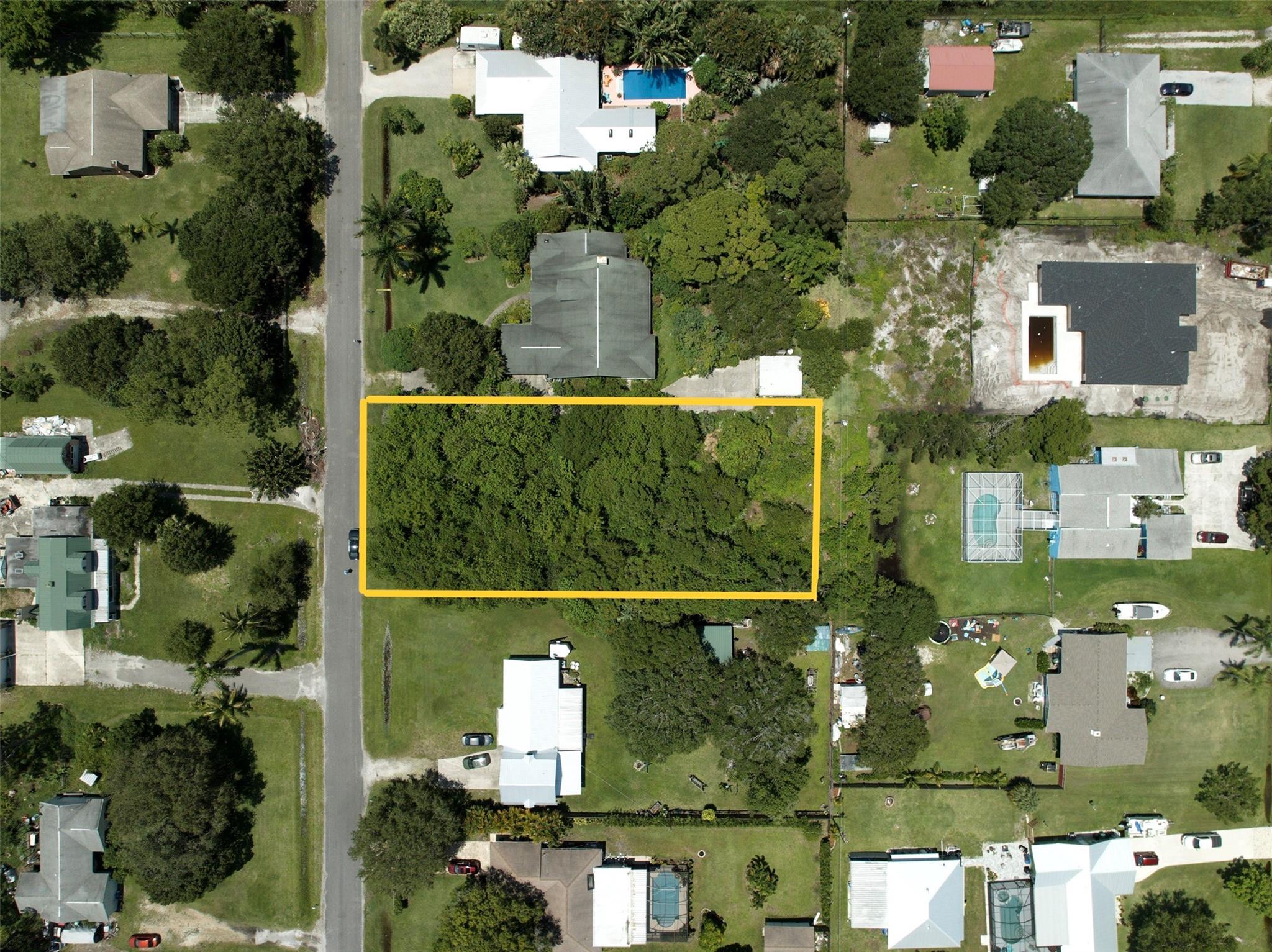 1/2 Acre vacant Lot located in the Indian River Estates neighborhood in St. Lucie County. Bring your boat or RV and build the house of your dreams in this great neighborhood which is a short drive to the Indian River, Savannah's State Park, and Downtown Fort Pierce with restaurants and shopping. Just a little bit further will get you onto Hutchinson Island with the Beaches and more dining options.
Land is being bought and built on at an extraordinary pace. Don't wait and miss out.
