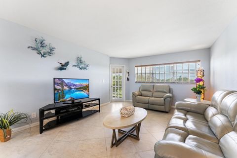 Tiny photo for 3654 Via Poinciana #504, Lake Worth, FL 33467 (MLS # B26002633)