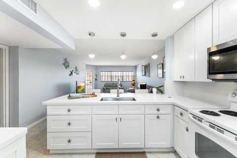 Tiny photo for 3654 Via Poinciana #504, Lake Worth, FL 33467 (MLS # B26002633)