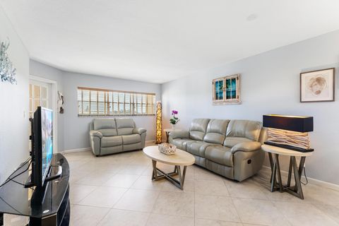 Tiny photo for 3654 Via Poinciana #504, Lake Worth, FL 33467 (MLS # B26002633)