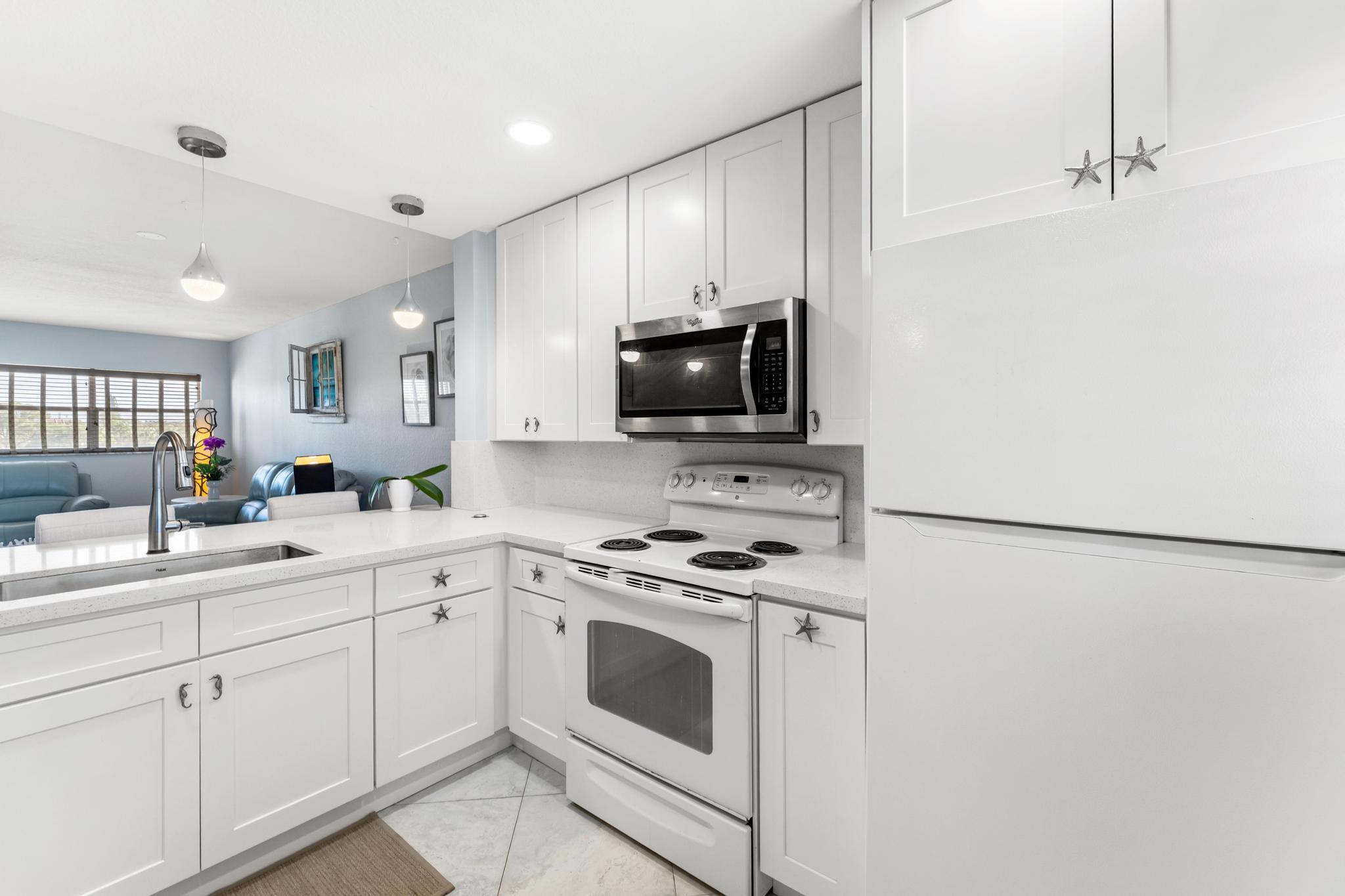 3654 Via Poinciana 504