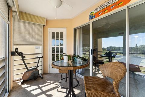 Tiny photo for 3654 Via Poinciana #504, Lake Worth, FL 33467 (MLS # B26002633)