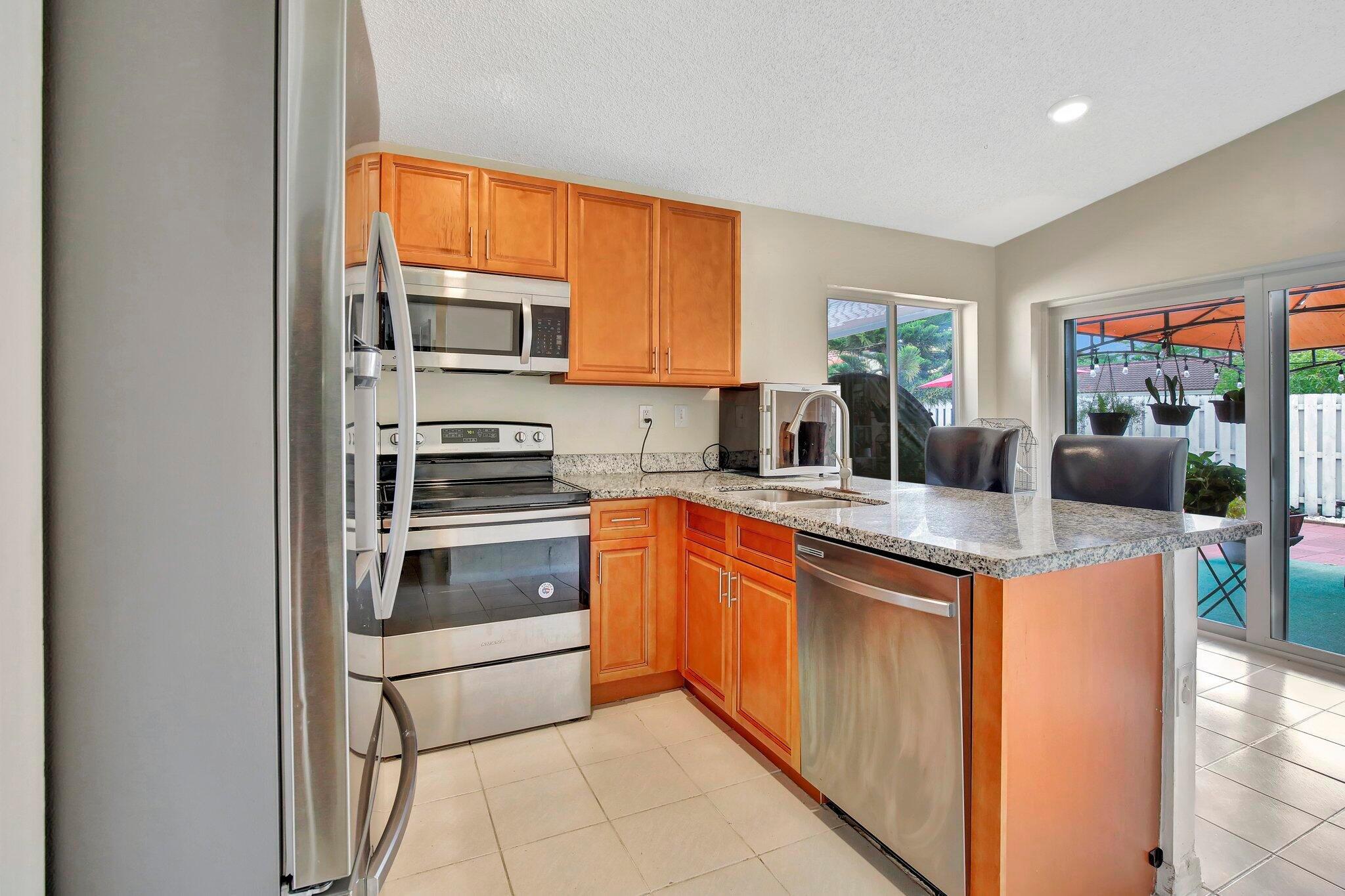 1266 NW 126th Terrace, Sunrise, FL, 33323/$530,000 2 1266 NW 126th Terrace