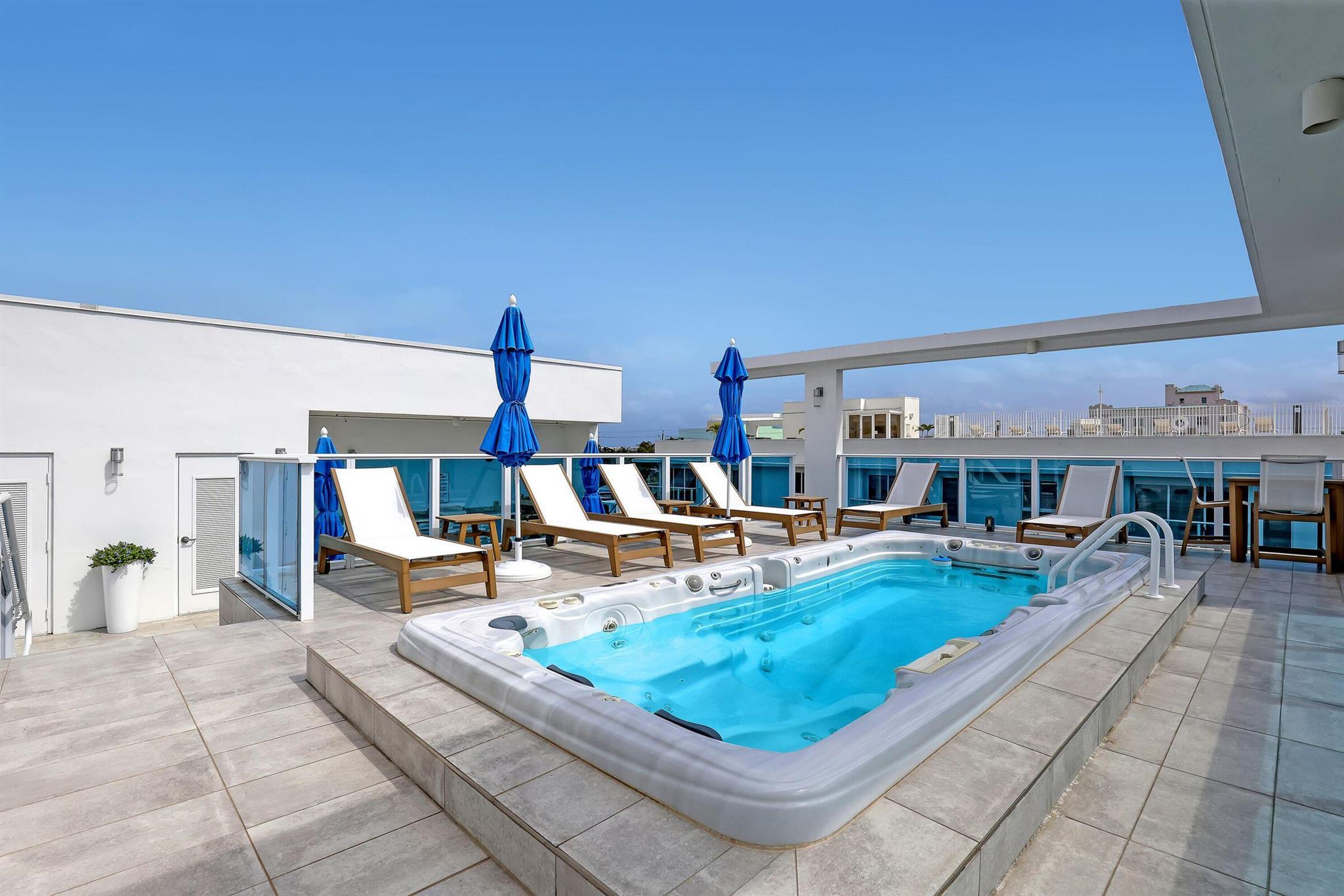 ONE LUXURY CONDO - Residential