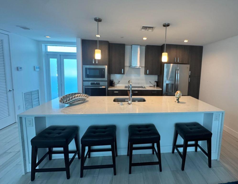 ONE LUXURY CONDO - Residential